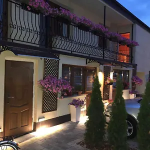 Noclegi Airportpark , Пирзовице Польша